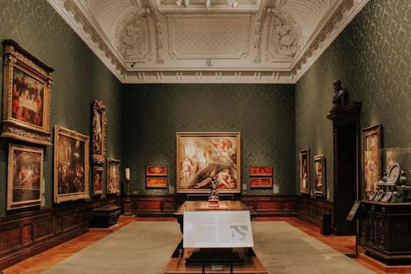 Découvrez les trésors cachés des galeries d'art à Honfleur : un guide pour les amateurs d'art