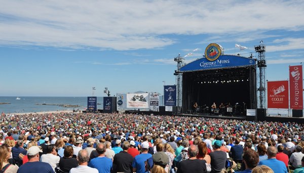 Guide des festivals d'été en bord de mer : concerts, arts et gastronomie